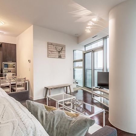 Aoc Suites - Two Bedroom Condo - City/Cn Tower View Торонто Екстер'єр фото