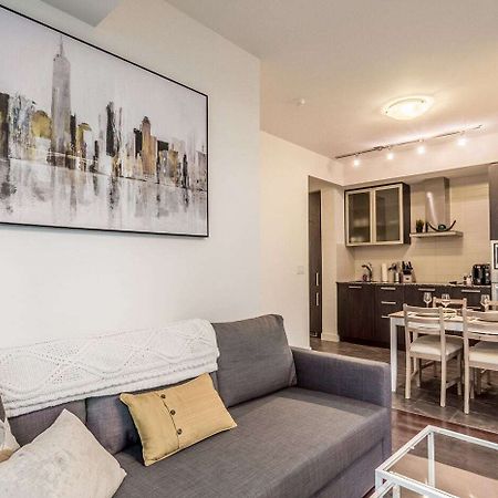 Aoc Suites - Two Bedroom Condo - City/Cn Tower View Торонто Екстер'єр фото
