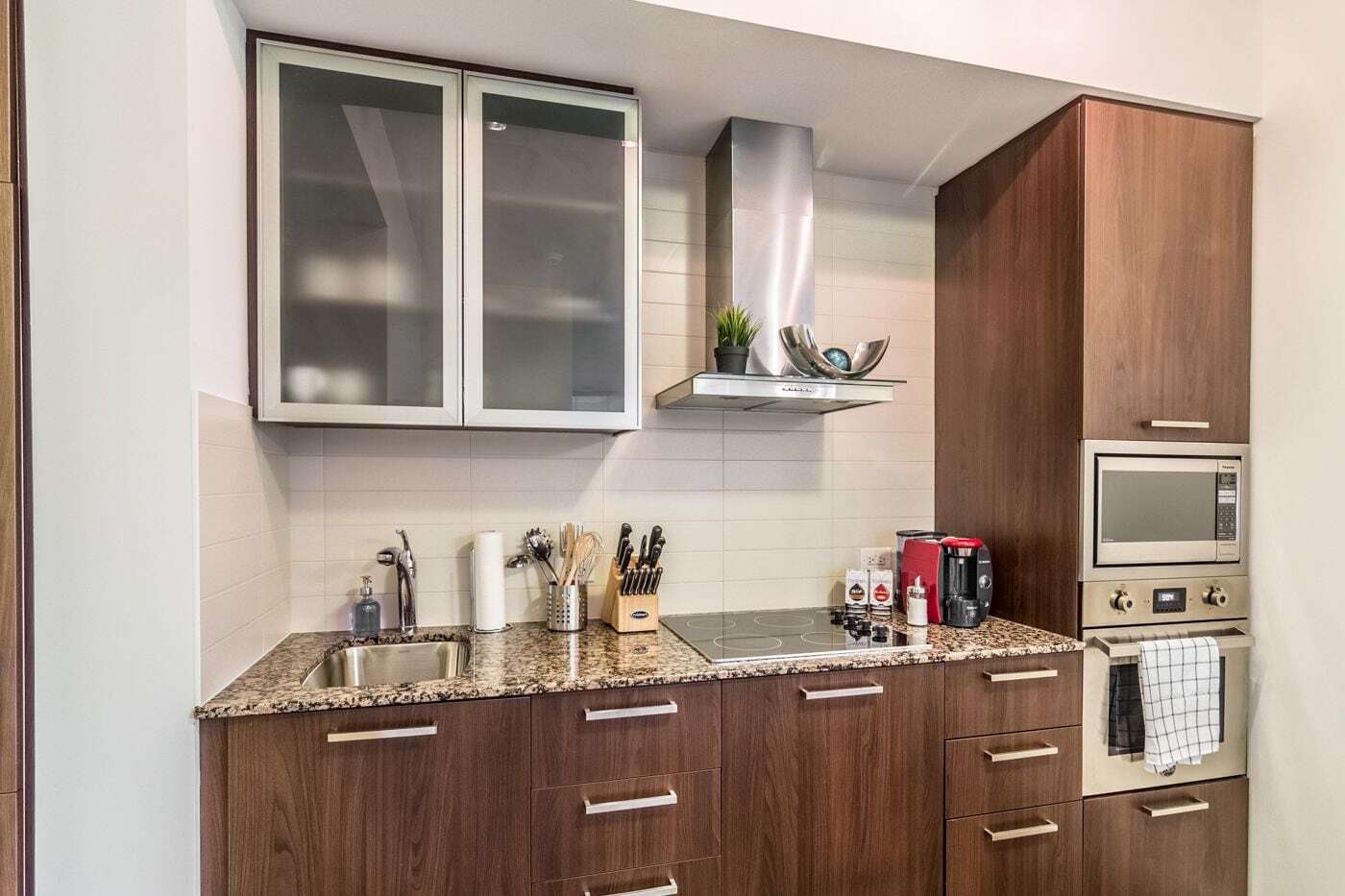 Aoc Suites - Two Bedroom Condo - City/Cn Tower View Торонто Екстер'єр фото
