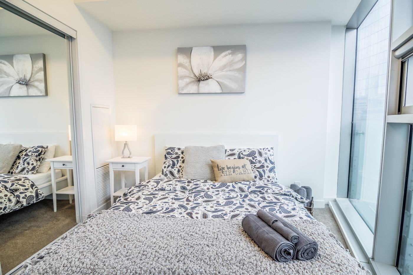 Aoc Suites - Two Bedroom Condo - City/Cn Tower View Торонто Екстер'єр фото